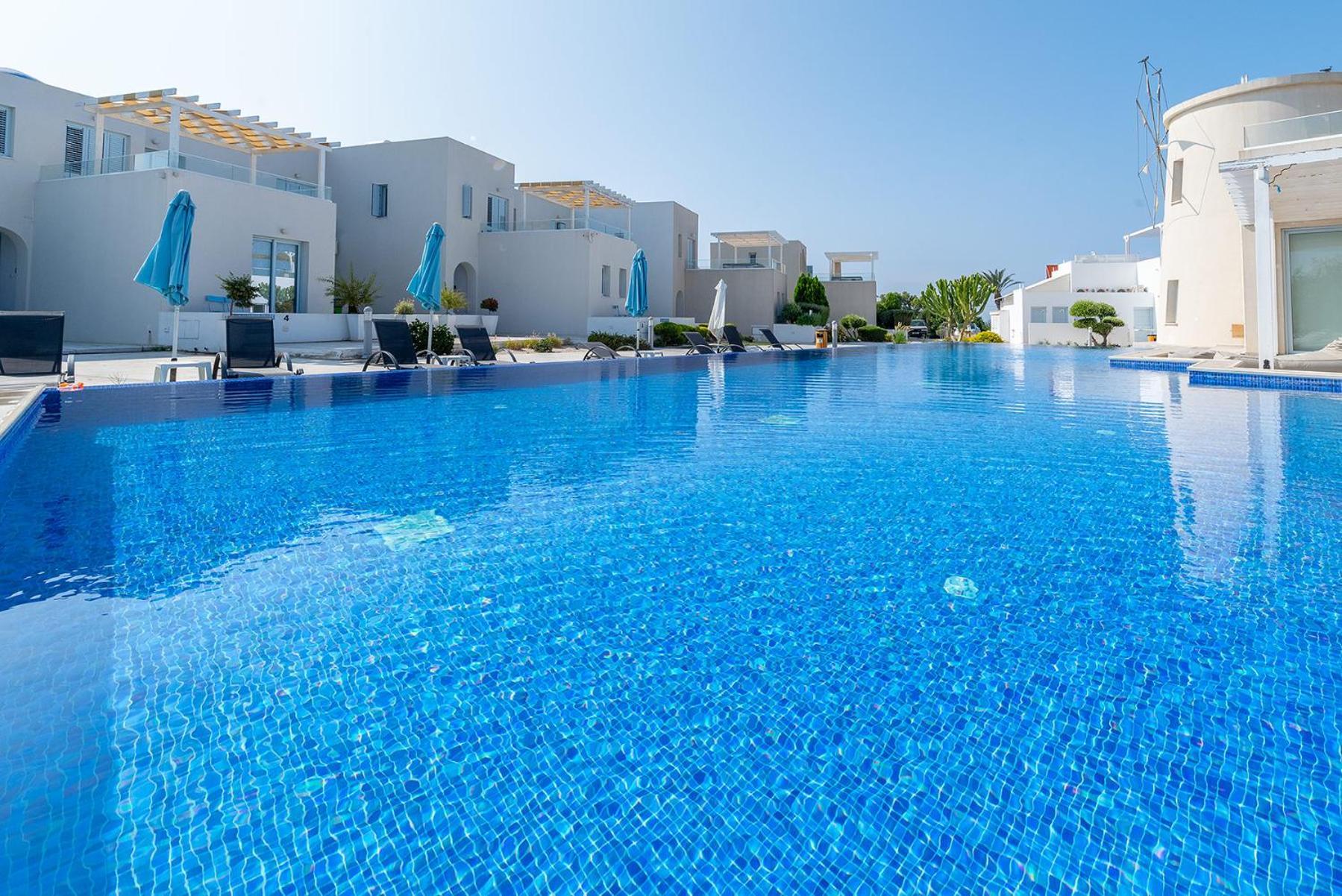 Blue Diamond Beach Villas Paphos Exterior foto